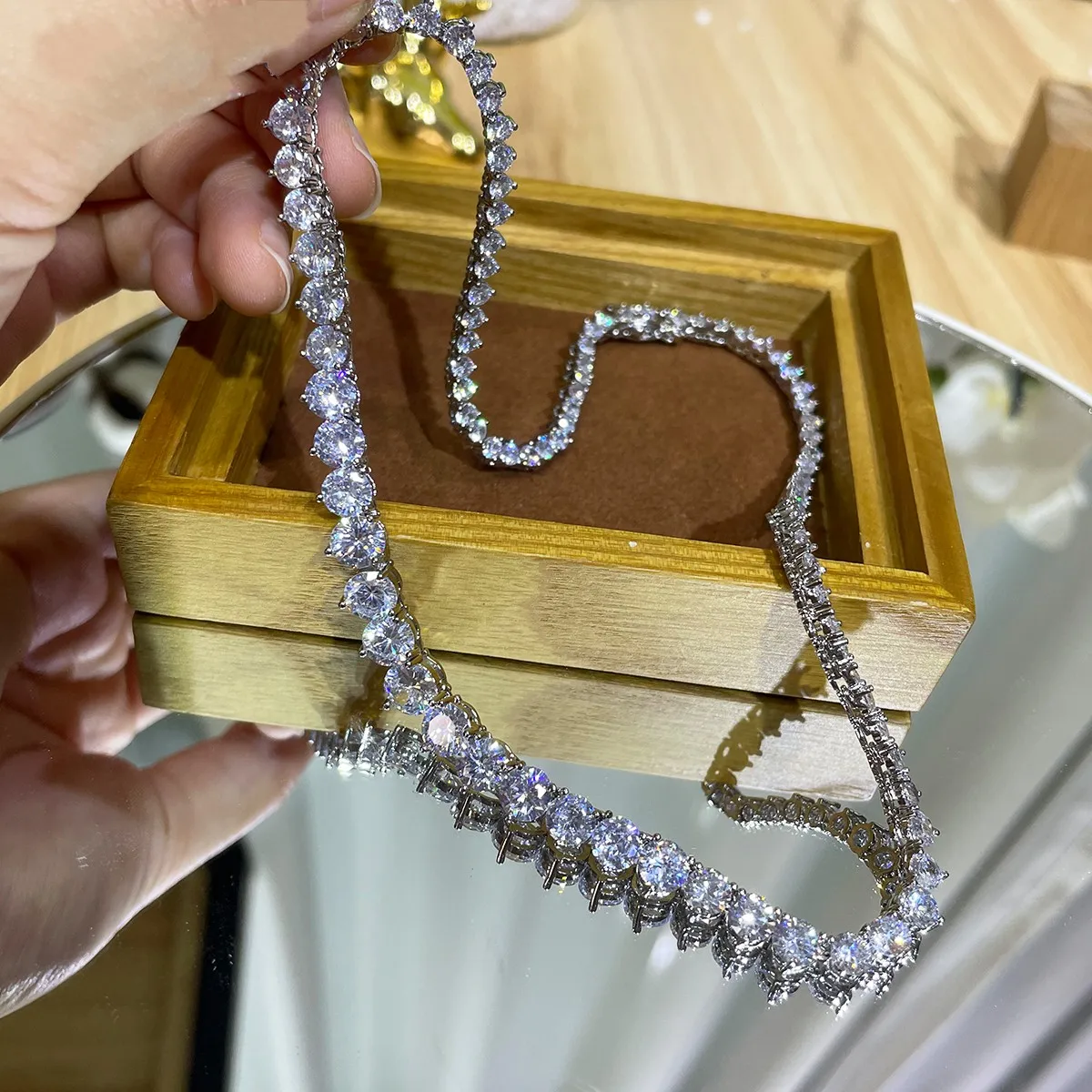 Crystal Choker Necklace - فاخر مصمم 7 مللي متر مثلج