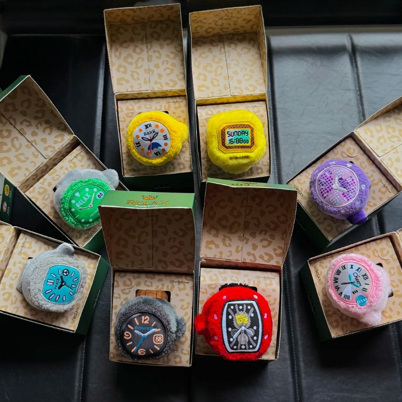 متوفر في المخزون سلسلة ساعات P - مراجعة Jewelry Watches Box وسعره