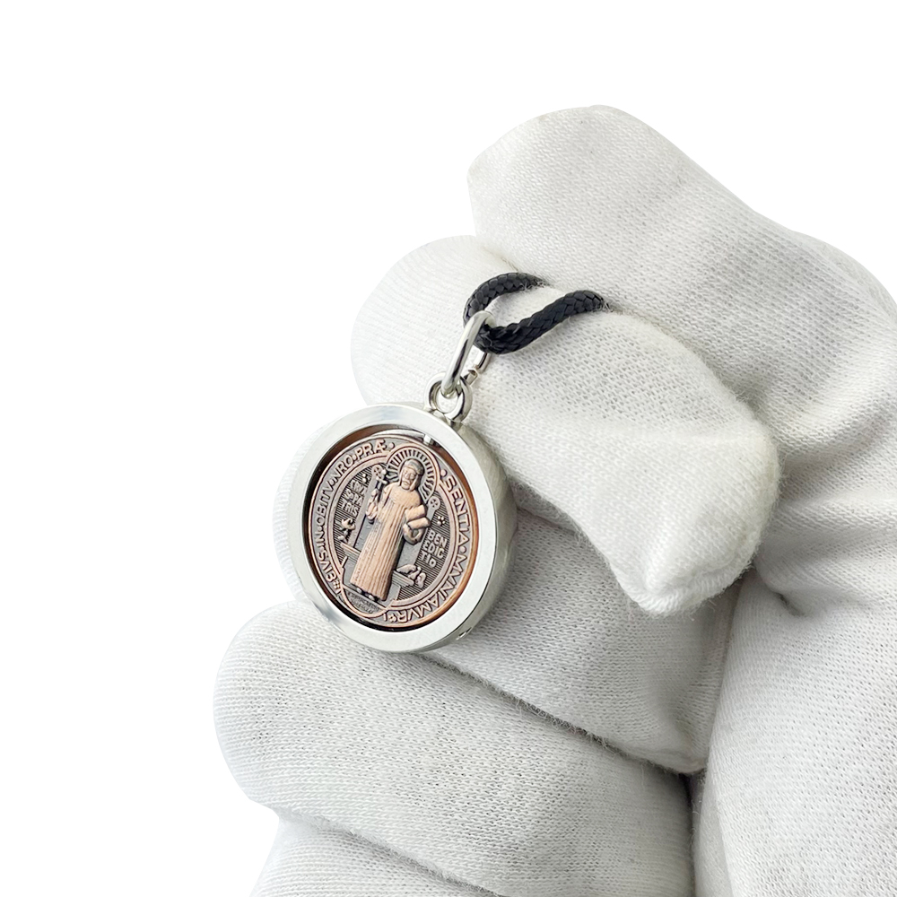 قلادة جديدة بتميمة القديس بيني - مراجعة The Jewelry & Watches وسعره