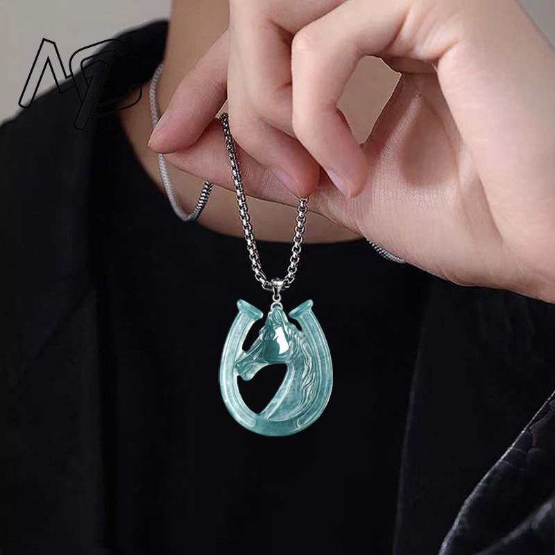 قلادة من الفضة S925 بحجر اليشم - مراجعة The Jewelry & Watches وسعره